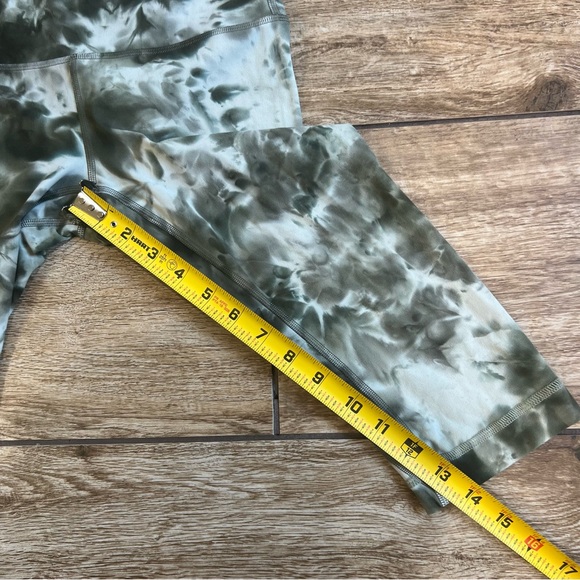 Lululemon Align Shorts Size 4 Diamond Dye Light Sage Army Green Dark Olive - Picture 12 of 13